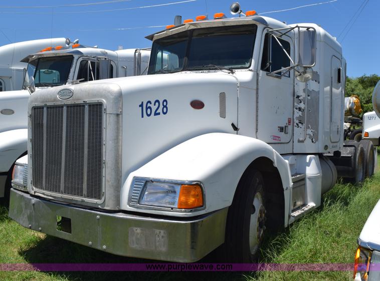 image for item K6139 1999 Peterbilt 377 semi truck