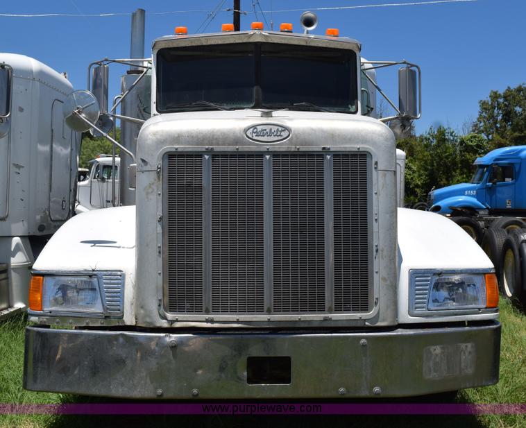 image for item K6139 1999 Peterbilt 377 semi truck