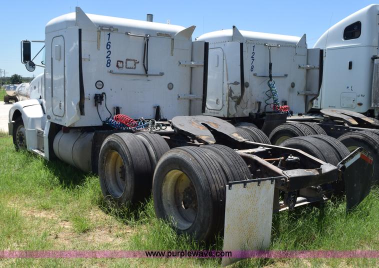 image for item K6139 1999 Peterbilt 377 semi truck