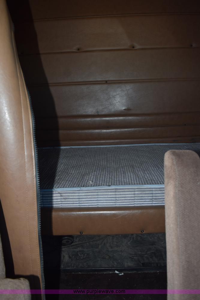 image for item K6139 1999 Peterbilt 377 semi truck