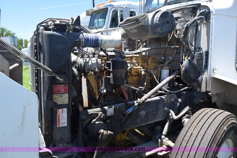 image for item K6139 1999 Peterbilt 377 semi truck
