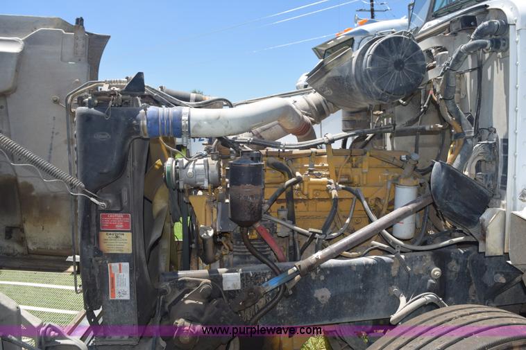 image for item K6139 1999 Peterbilt 377 semi truck