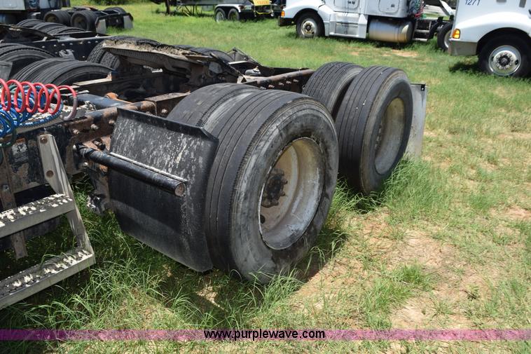 image for item K6139 1999 Peterbilt 377 semi truck