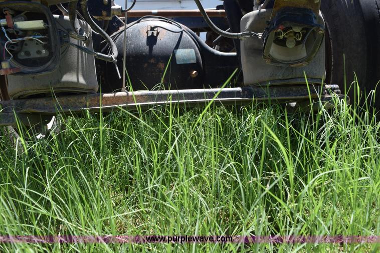 image for item K6139 1999 Peterbilt 377 semi truck