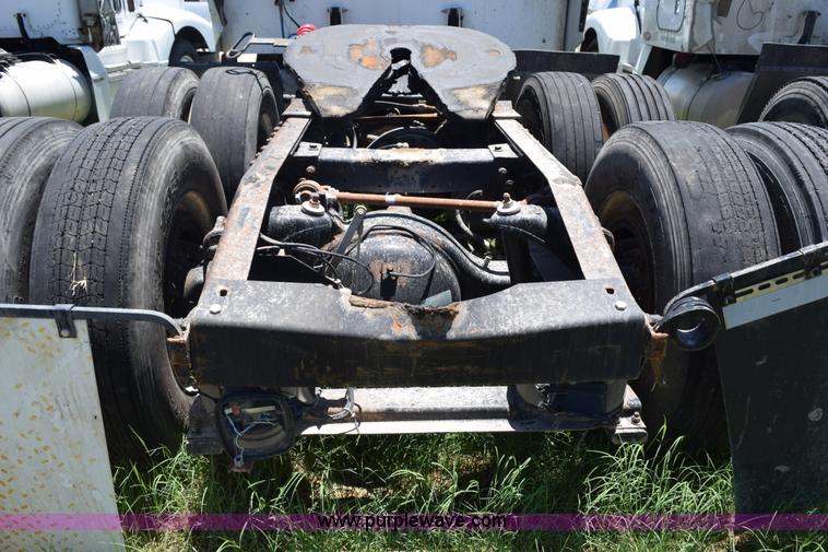 image for item K6139 1999 Peterbilt 377 semi truck