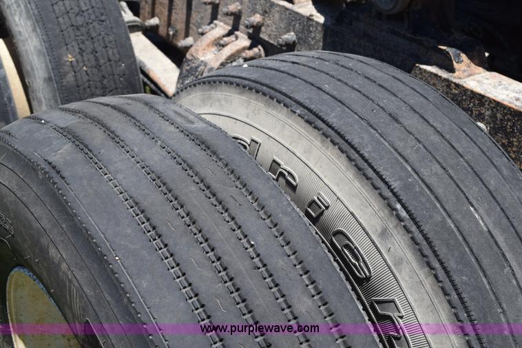 image for item K6139 1999 Peterbilt 377 semi truck