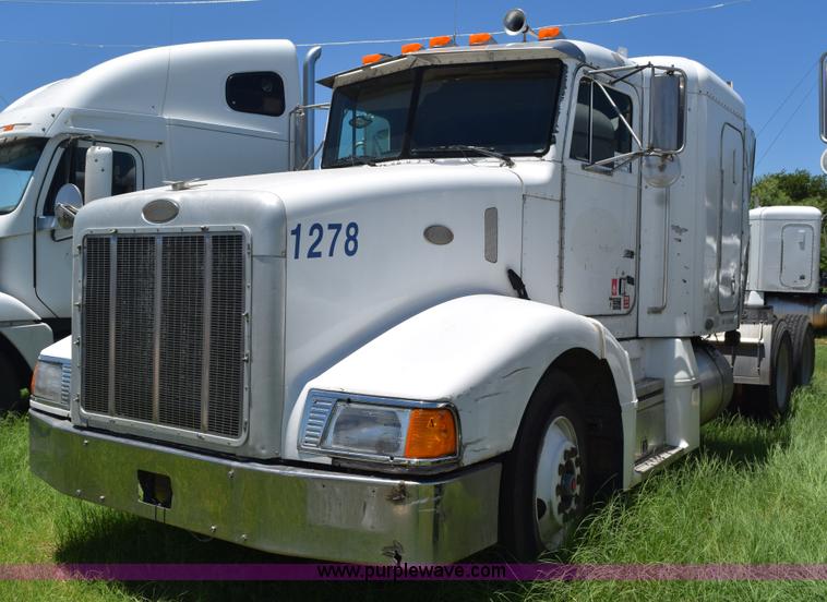 image for item K6140 2000 Peterbilt 377 semi truck