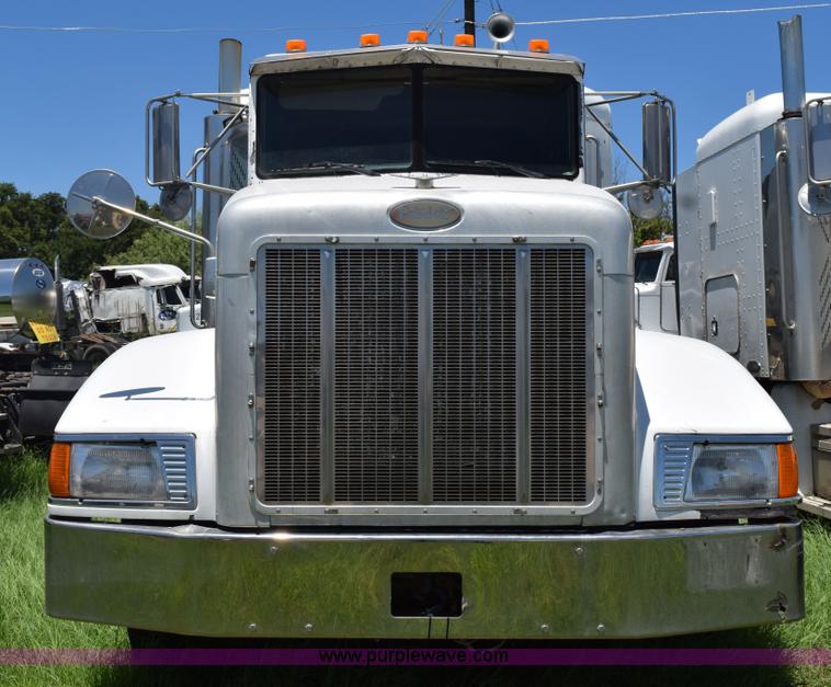 image for item K6140 2000 Peterbilt 377 semi truck