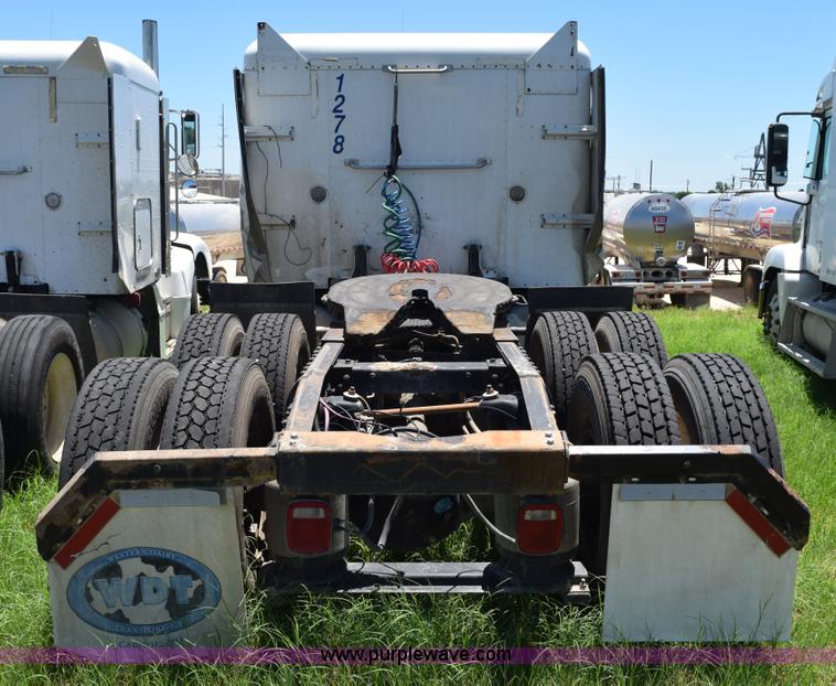 image for item K6140 2000 Peterbilt 377 semi truck