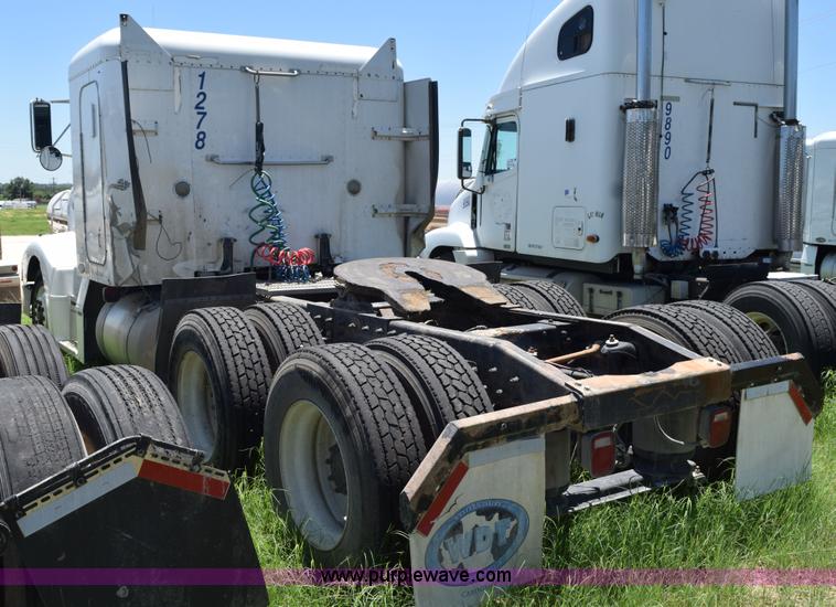 image for item K6140 2000 Peterbilt 377 semi truck