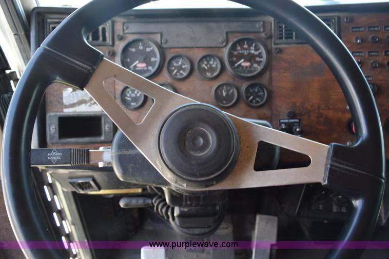 image for item K6140 2000 Peterbilt 377 semi truck