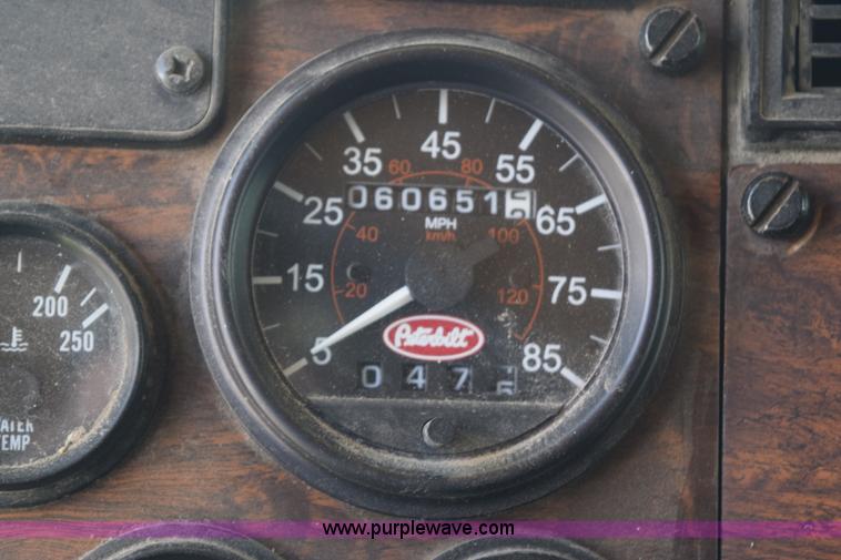 image for item K6140 2000 Peterbilt 377 semi truck