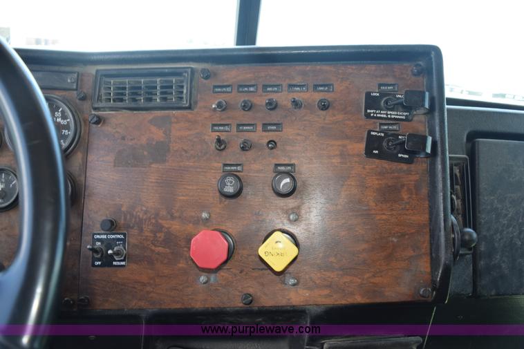 image for item K6140 2000 Peterbilt 377 semi truck