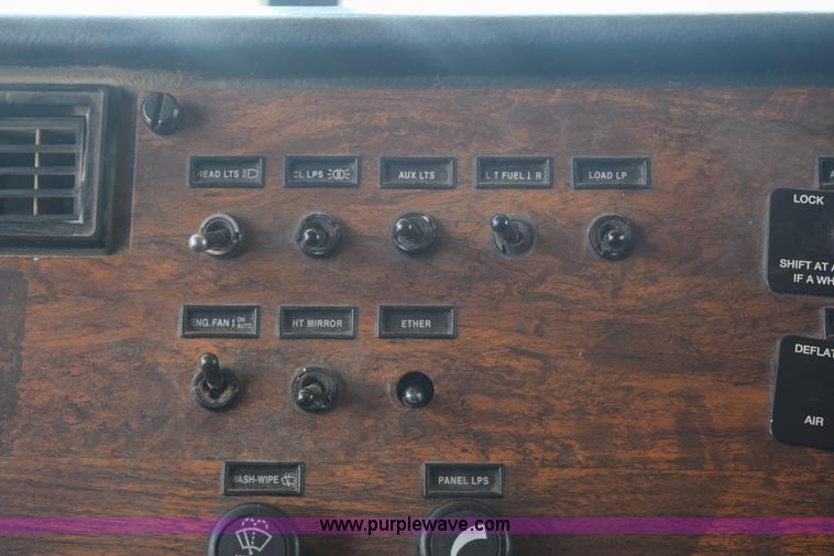 image for item K6140 2000 Peterbilt 377 semi truck