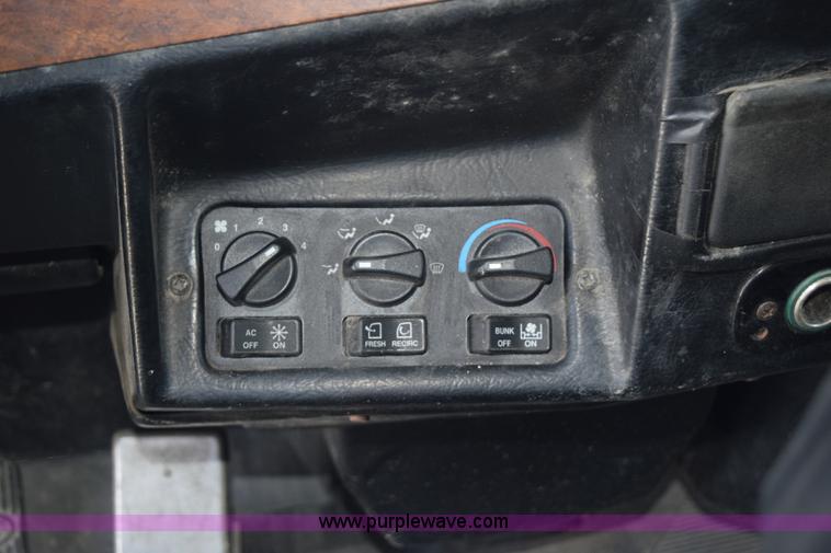 image for item K6140 2000 Peterbilt 377 semi truck