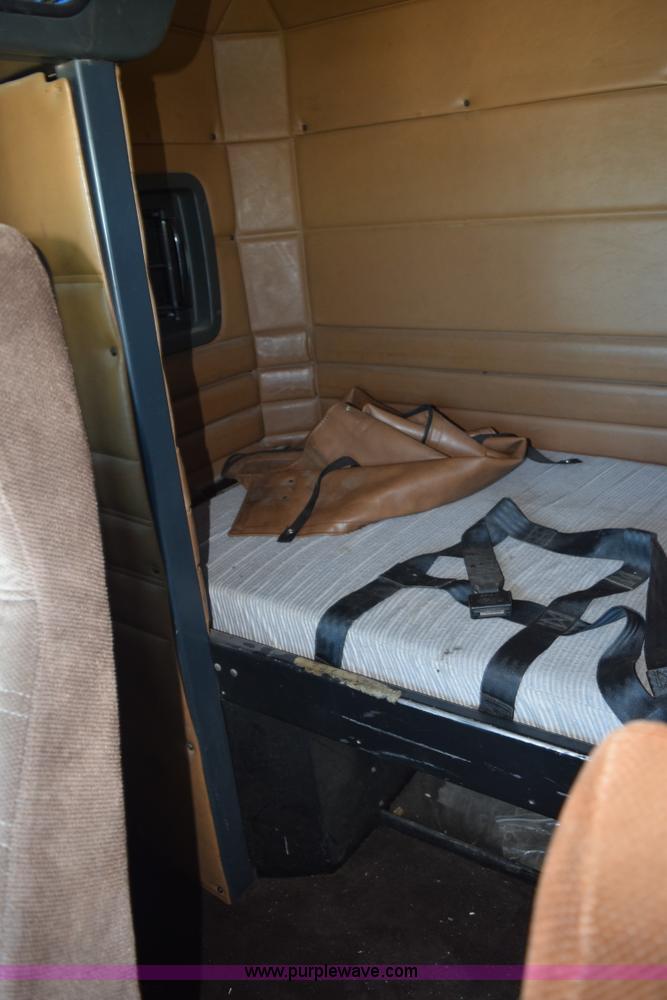 image for item K6140 2000 Peterbilt 377 semi truck