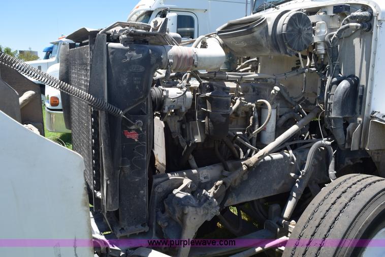 image for item K6140 2000 Peterbilt 377 semi truck