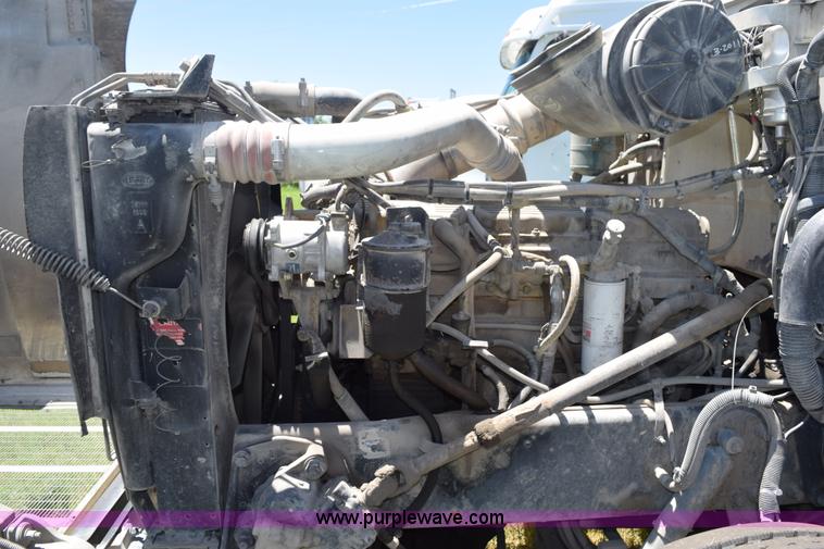 image for item K6140 2000 Peterbilt 377 semi truck