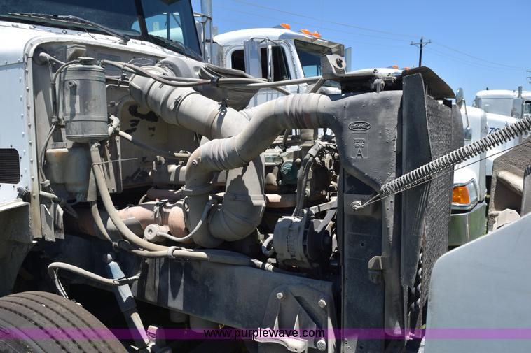image for item K6140 2000 Peterbilt 377 semi truck