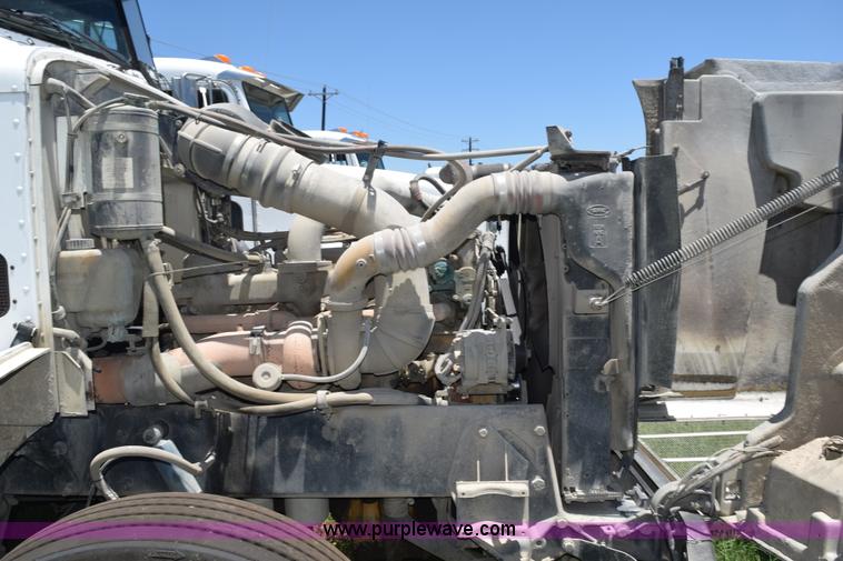 image for item K6140 2000 Peterbilt 377 semi truck