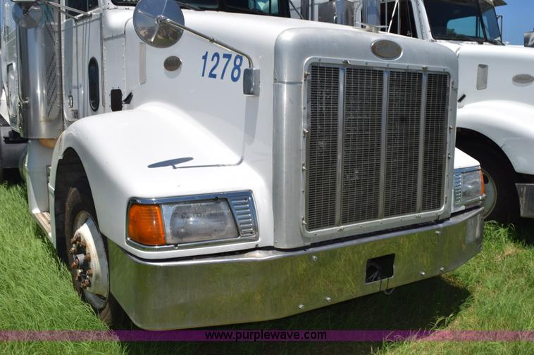image for item K6140 2000 Peterbilt 377 semi truck