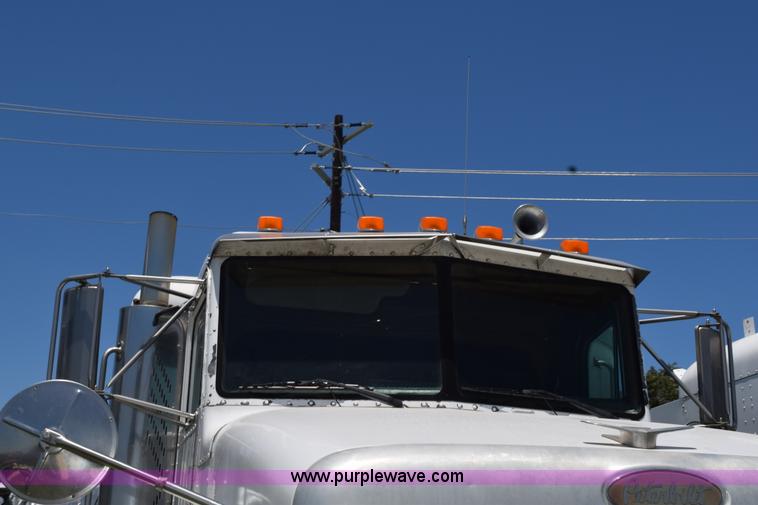 image for item K6140 2000 Peterbilt 377 semi truck