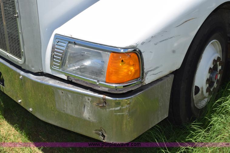 image for item K6140 2000 Peterbilt 377 semi truck