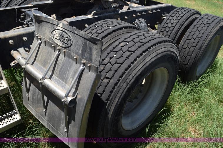 image for item K6140 2000 Peterbilt 377 semi truck