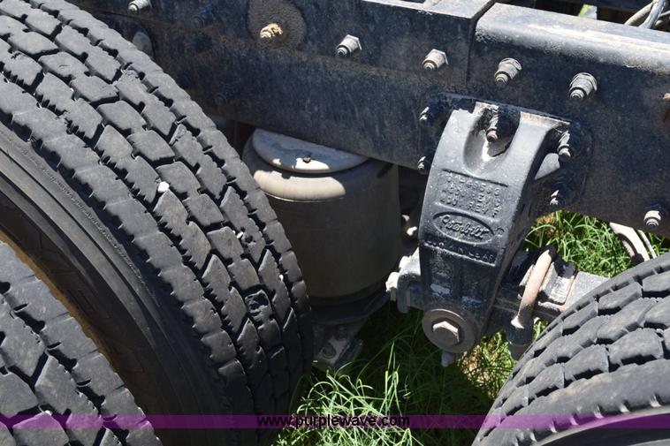 image for item K6140 2000 Peterbilt 377 semi truck