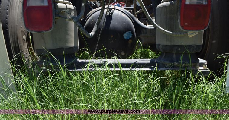 image for item K6140 2000 Peterbilt 377 semi truck