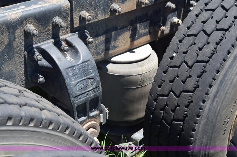 image for item K6140 2000 Peterbilt 377 semi truck