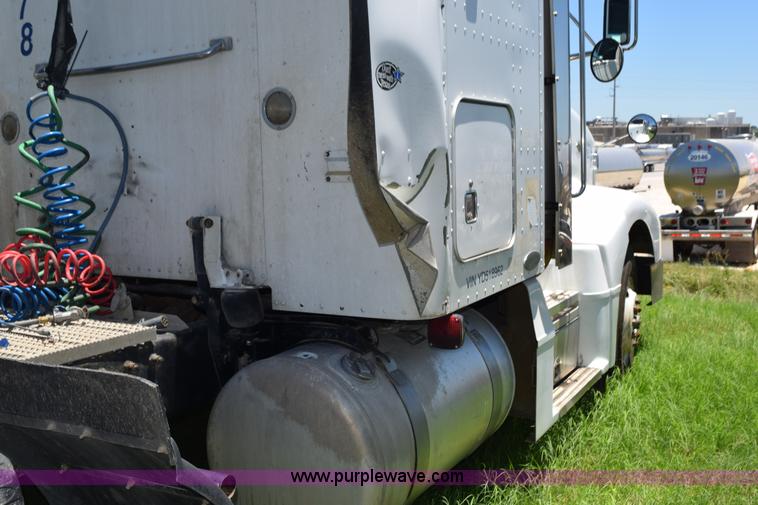 image for item K6140 2000 Peterbilt 377 semi truck