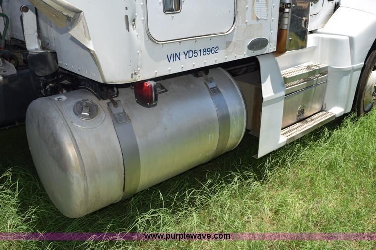 image for item K6140 2000 Peterbilt 377 semi truck