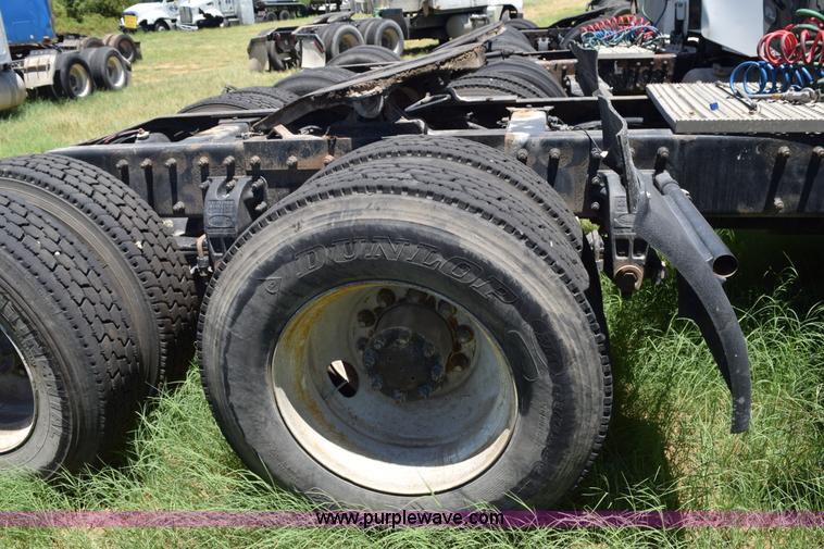 image for item K6140 2000 Peterbilt 377 semi truck