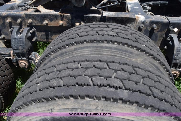 image for item K6140 2000 Peterbilt 377 semi truck