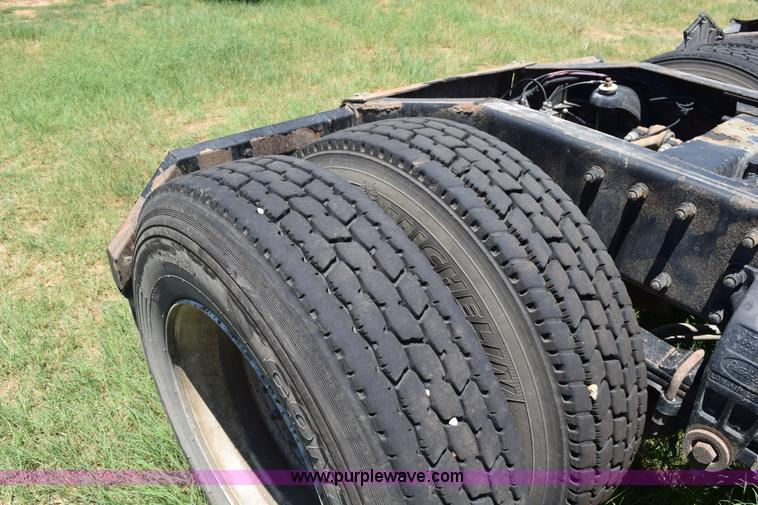 image for item K6140 2000 Peterbilt 377 semi truck