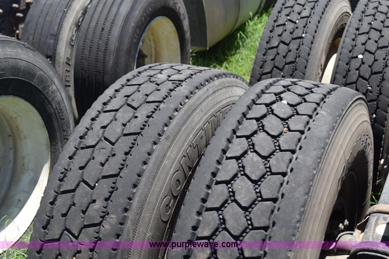 image for item K6140 2000 Peterbilt 377 semi truck