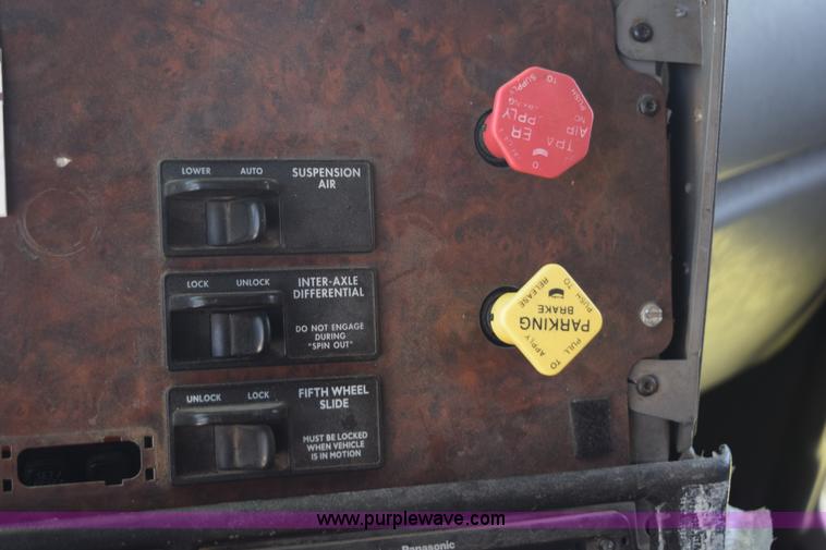 image for item K6141 1998 International Century FLC120 semi truck