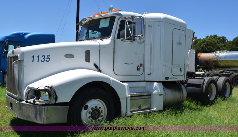 image for item K6142 2000 Peterbilt 377 semi truck