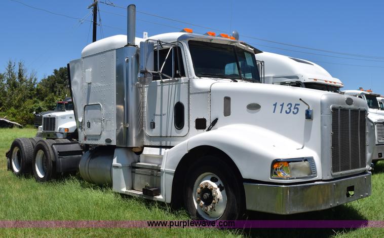 image for item K6142 2000 Peterbilt 377 semi truck