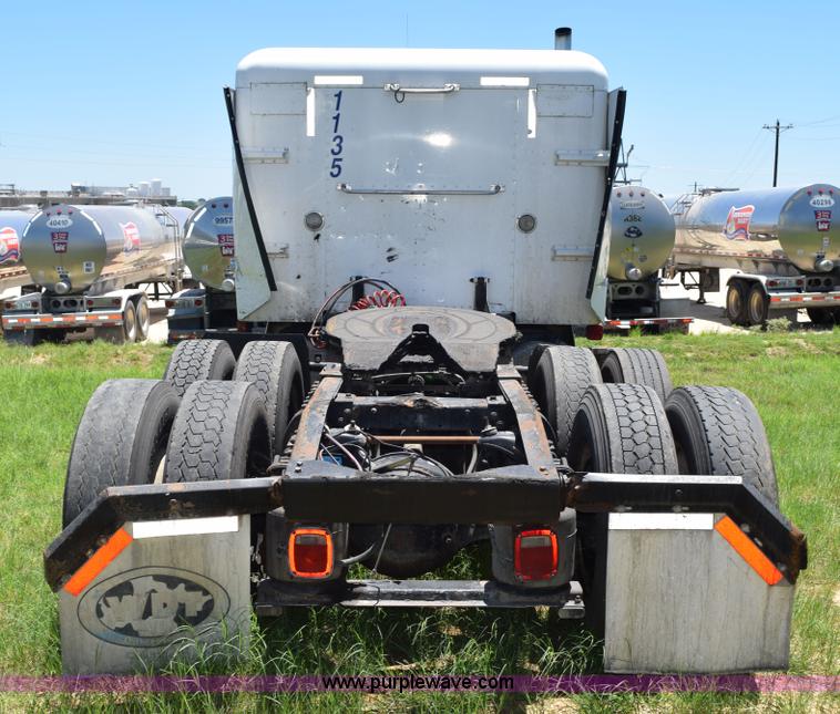 image for item K6142 2000 Peterbilt 377 semi truck