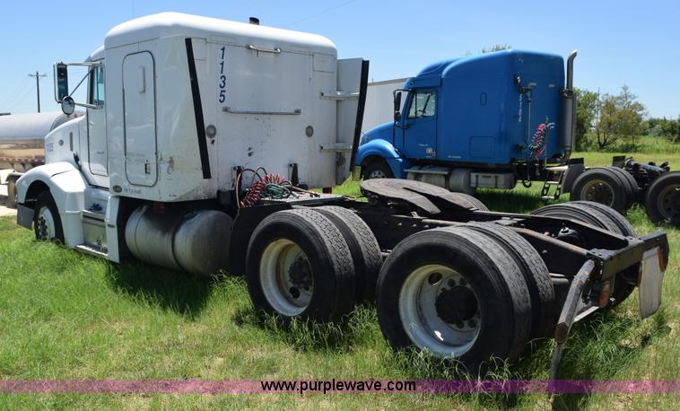 image for item K6142 2000 Peterbilt 377 semi truck