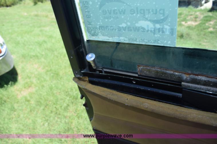 image for item K6142 2000 Peterbilt 377 semi truck