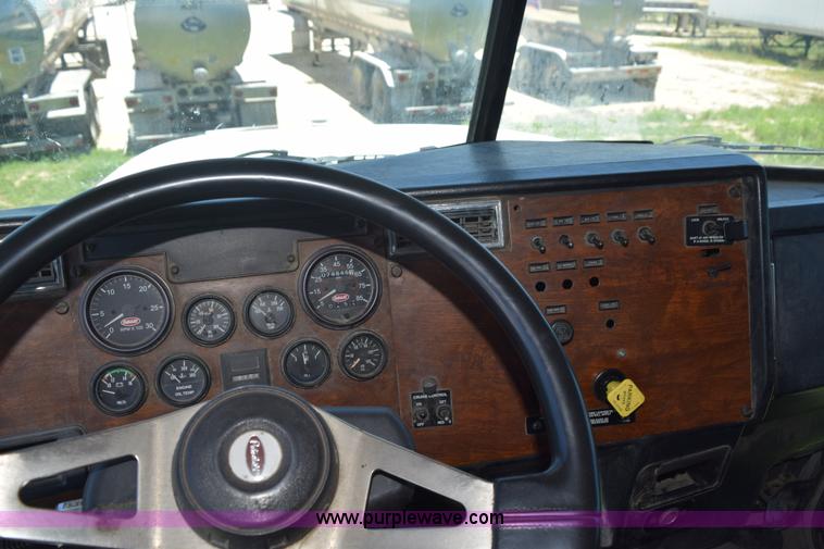 image for item K6142 2000 Peterbilt 377 semi truck