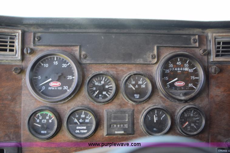 image for item K6142 2000 Peterbilt 377 semi truck