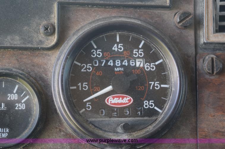 image for item K6142 2000 Peterbilt 377 semi truck