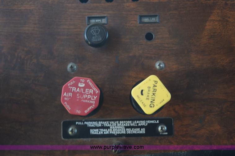 image for item K6142 2000 Peterbilt 377 semi truck