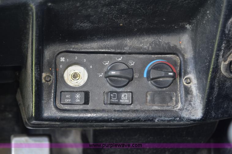 image for item K6142 2000 Peterbilt 377 semi truck