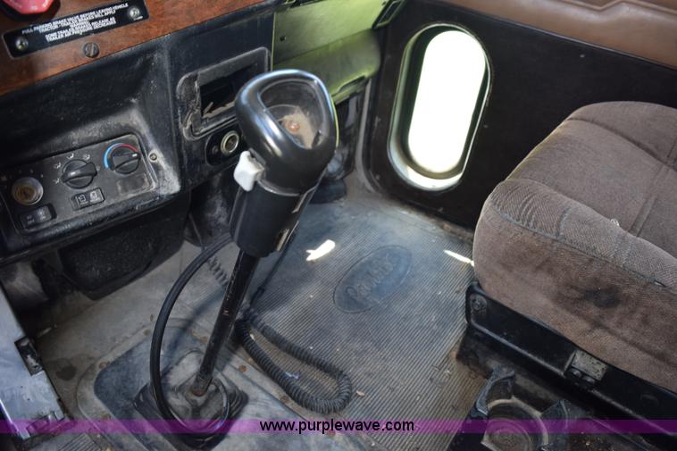 image for item K6142 2000 Peterbilt 377 semi truck