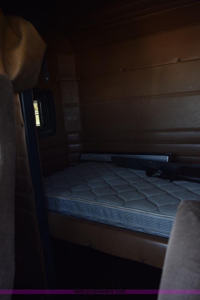 image for item K6142 2000 Peterbilt 377 semi truck